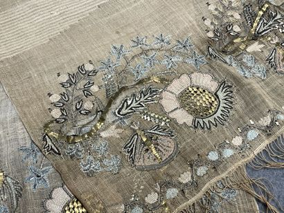Hammam towel in linen with embroidered borders...