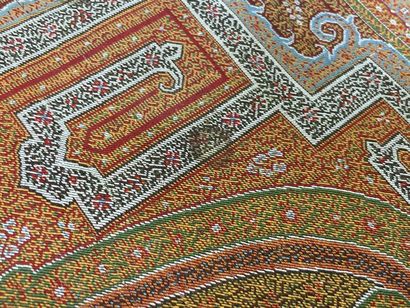 Antique wool cashmere.
160 x 350 cm.
Small...