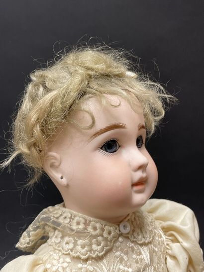 STEINER Beautiful closed-mouth doll, debossed...