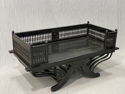Black lacquered wood elephant-back palanquin
Black...