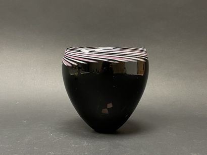 Annette MEECH [German] (b. 1948)
Glass vase....