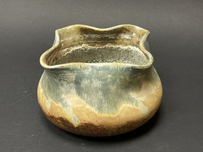 Théo PERROT (1846-1942). 
Coupe creuse ronde...