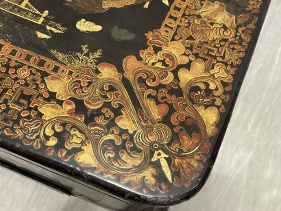 Worker in lacquered wood with Far Eastern...
