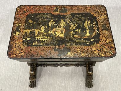 Worker in lacquered wood with Far Eastern...