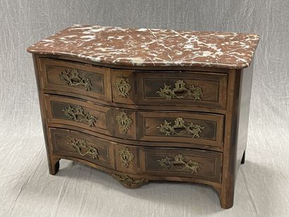 Chest of drawers with curved front, in rosewood...