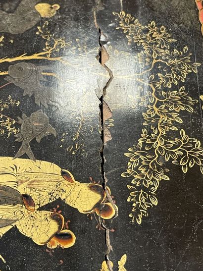 Worker in lacquered wood with Far Eastern...