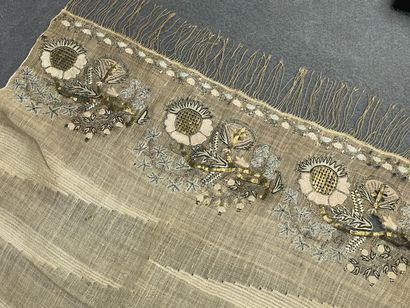 Hammam towel in linen with embroidered borders...