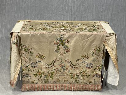 Table or altar top in embroidered silk. 
19th...