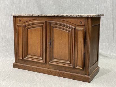 Hunting sideboard in molded oak.
18TH C.
88...