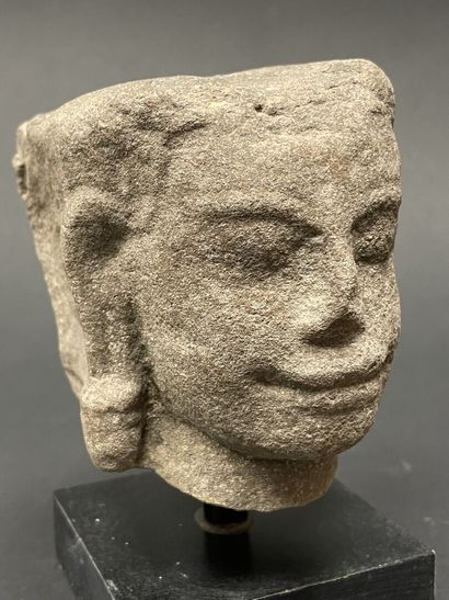 Head of Goddess Uma.
Stoneware sculpture....