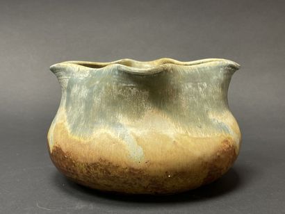Théo PERROT (1846-1942). 
Coupe creuse ronde...