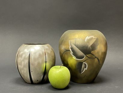 Two ball vases in dinanderie.
Art deco.
H....
