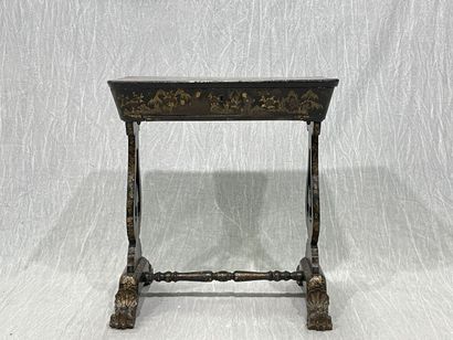 Worker in lacquered wood with Far Eastern...