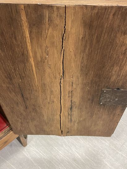 Straight desk with fluted sides, opening...