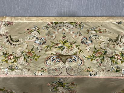 Table or altar top in embroidered silk. 
19th...