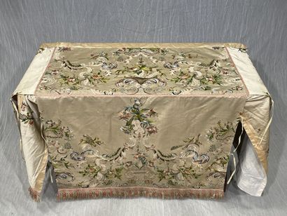 Table or altar top in embroidered silk. 
19th...