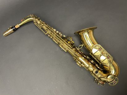 DOLNET in Paris. 
Saxophone. 
n° 31817
H....
