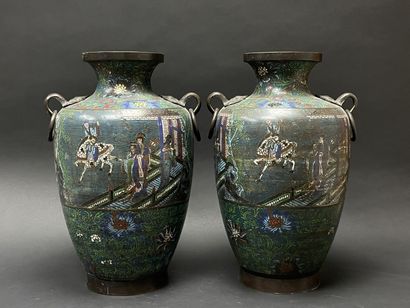 JAPON début XX°
Paire de grands vases en...