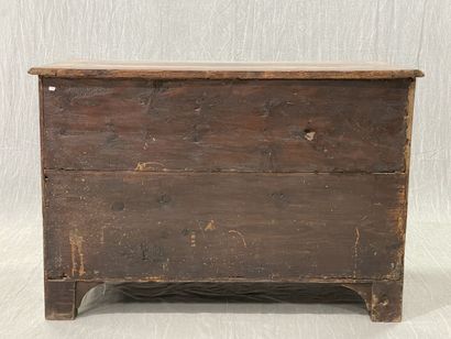 Rosewood-fringed chest of drawers, opening...
