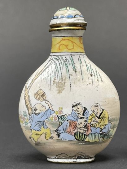 CHINA Set of four snuffboxes and an inkwell...