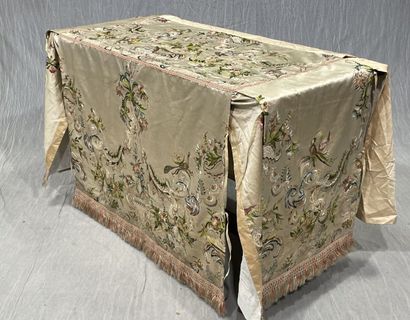 Table or altar top in embroidered silk. 
19th...