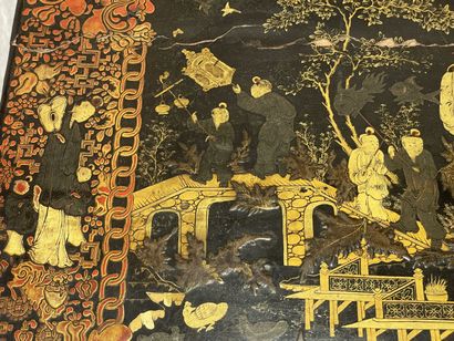Worker in lacquered wood with Far Eastern...