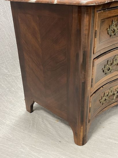 Chest of drawers with curved front, in rosewood...