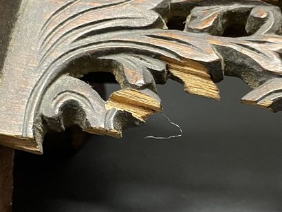 Ecran en bois sculpté, ajouré avec incrustations...