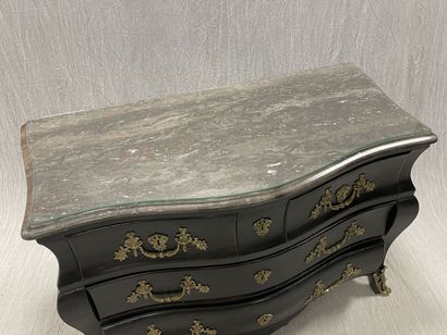 Chest of drawers, curved on all sides, opening...