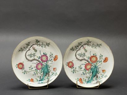 Pair of Chinese porcelain dishes, decorated...