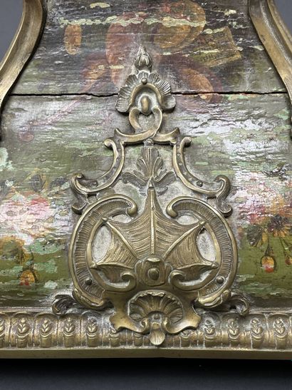 Wooden sconce with Martin varnish decoration...