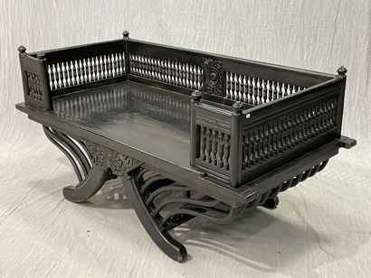 Black lacquered wood elephant-back palanquin
Black...