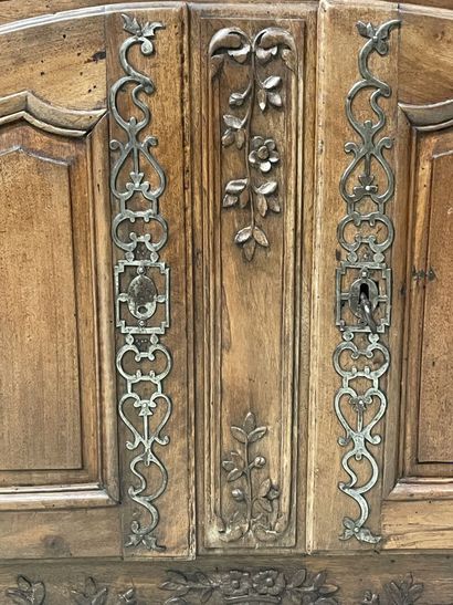 Provençal sideboard in carved and molded...