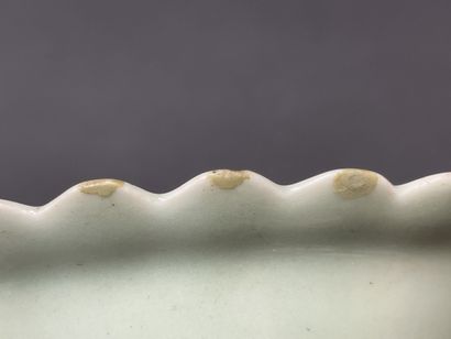CHINA: Celadon porcelain bowl.
Qianlong stamp.
H:...