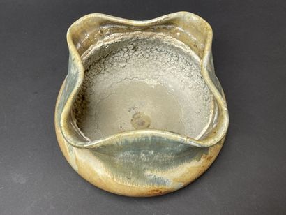 Théo PERROT (1846-1942). 
Coupe creuse ronde...