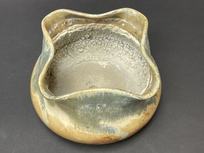 Théo PERROT (1846-1942). 
Coupe creuse ronde...
