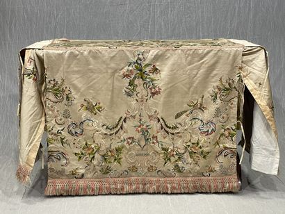 Table or altar top in embroidered silk. 
19th...