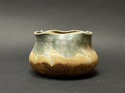 Théo PERROT (1846-1942). 
Coupe creuse ronde...
