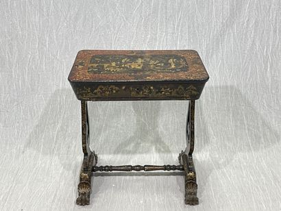 Worker in lacquered wood with Far Eastern...