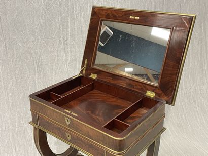 Mahogany veneered working table, underlined...