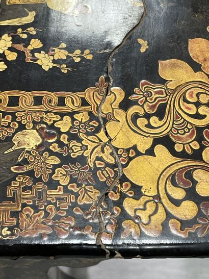 Worker in lacquered wood with Far Eastern...