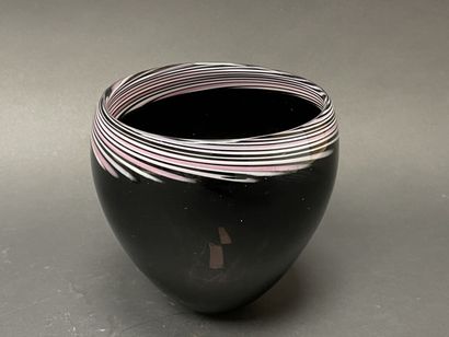 Annette MEECH [German] (b. 1948)
Glass vase....