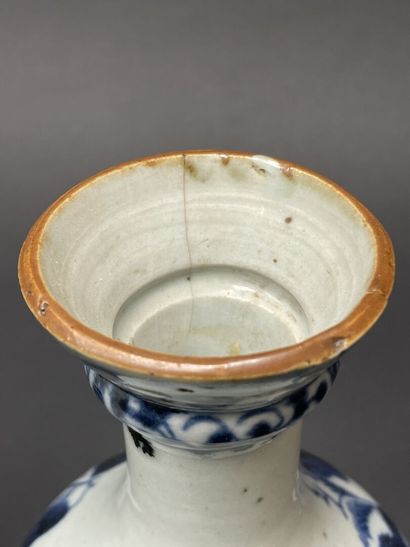 Pair of porcelain vases
Indochine for the...