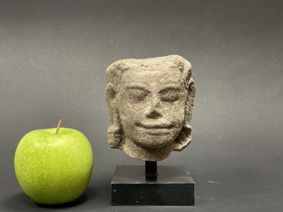 Head of Goddess Uma.
Stoneware sculpture....