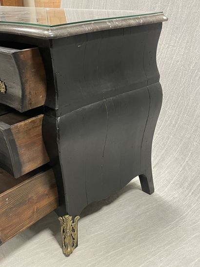 Chest of drawers, curved on all sides, opening...