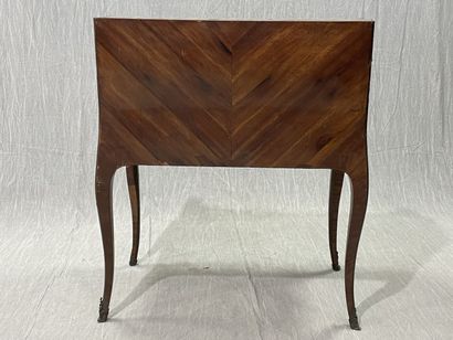 Cylinder inlaid desk with cubes.
Louis XV...