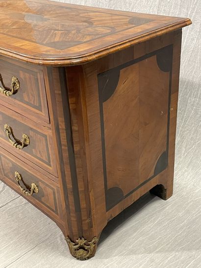 Rosewood-fringed chest of drawers, opening...
