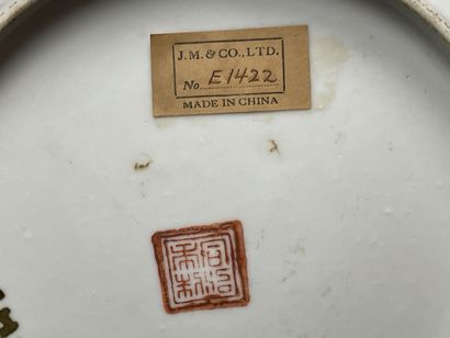 Pair of Chinese porcelain dishes, decorated...