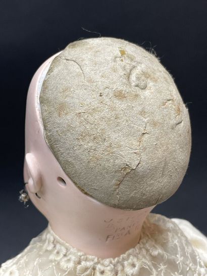 STEINER Beautiful closed-mouth doll, debossed...