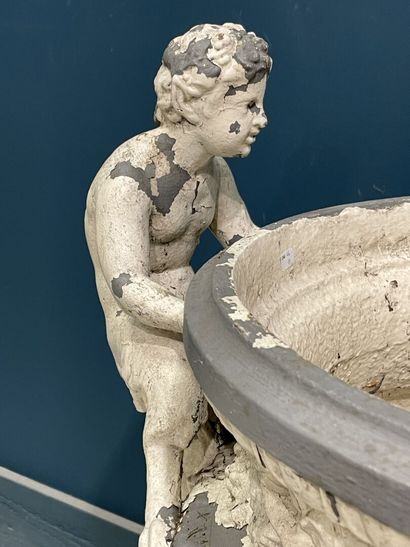 Grand vase aux amours.
Epreuve en fonte,...